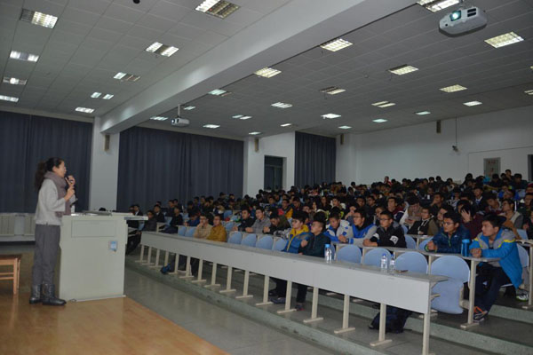 1450246952945810.jpg 演讲现场图片一.jpg