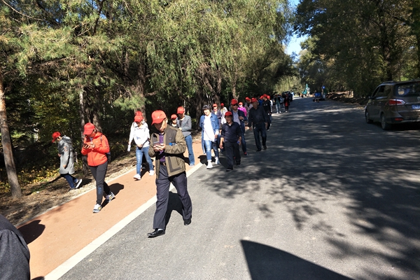 1538035138527491.jpg 徒步中.jpg