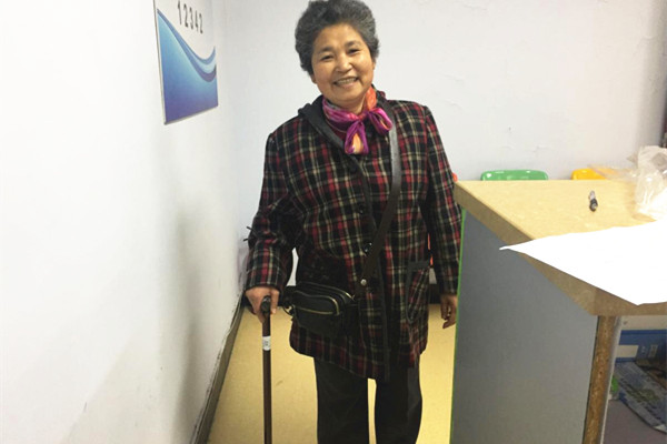 1542959791984047432.jpg 辅助器具马大姐_副本.jpg