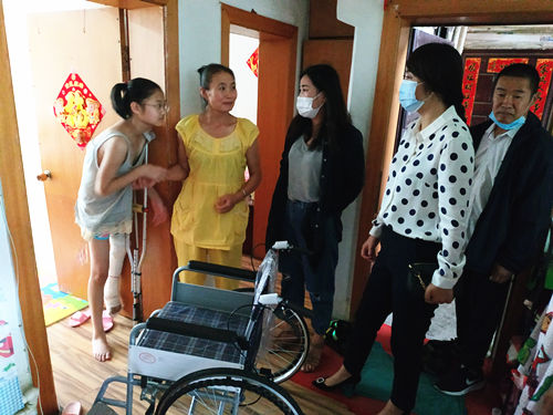 1597304978359123.jpg 送轮椅2.jpg