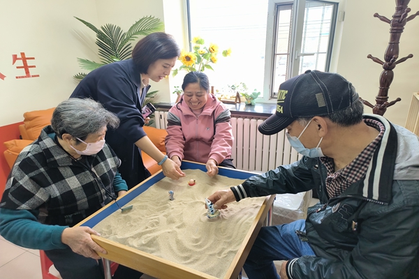 2025年5月12日桂林街道同光路西社区开展“点亮心灯，共筑阳光”残疾人心理健康团体沙盘活动 (2).jpg