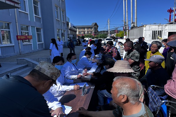 朝阳区乐山镇残联开展残疾人免费义诊活动 (2).jpg