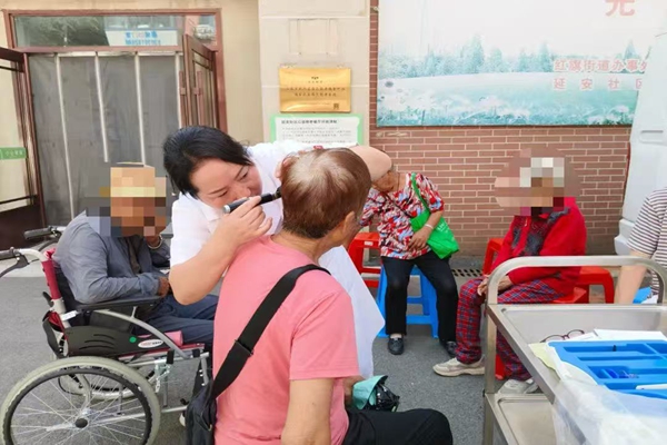 用2025年9月1日，红旗街道延安社区开展“关爱听力健康 聆听美好未来”义诊活动（1）.jpg